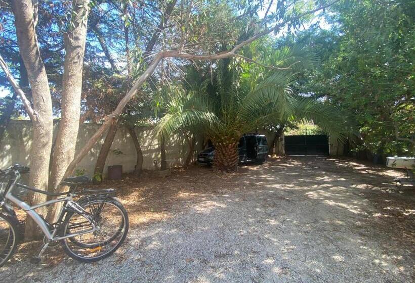 اتاق استاندارد با چشم‌انداز استخر, Le Patio Aux Oiseaux