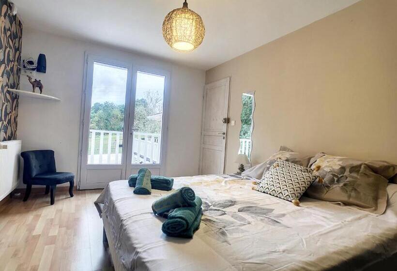 Люкс Вид на Сад, Les Goujatoux Chambre Brantome