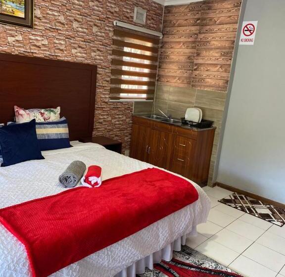 Стандартный Номер Кровать Кинг, Comrades Oasis Guest House