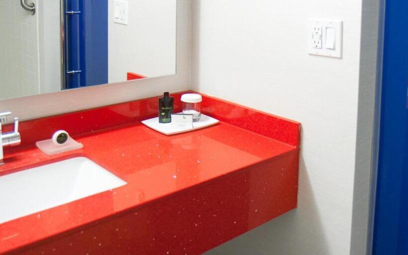 디럭스 스위트 킹 침대, Rapid City Hotel Luxury Private Suites