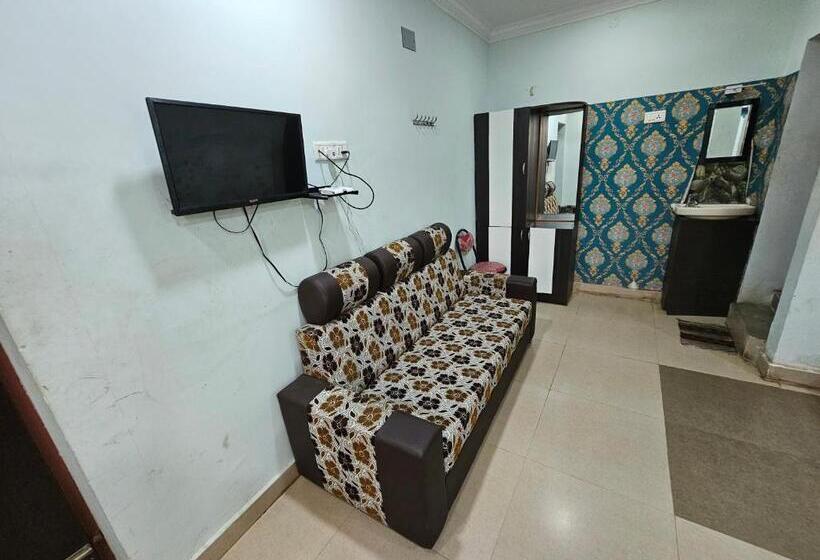 غرفة ديلوكس ثلاثية, Arunachala Guest House