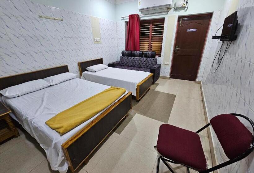 غرفة ديلوكس ثلاثية, Arunachala Guest House