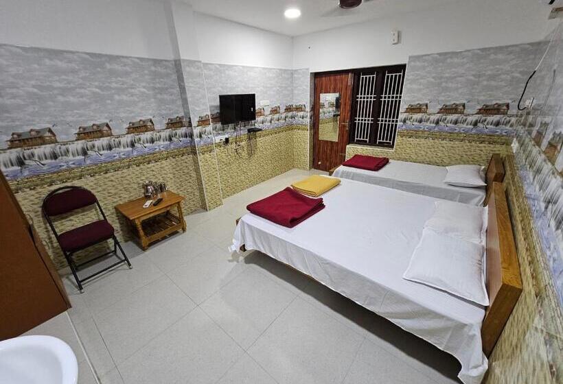 غرفة قياسية ثلاثية, Arunachala Guest House