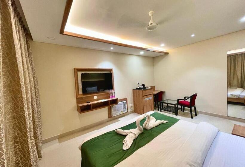Номер Deluxe, Rockbay ! Puri, Swimming Pool Lift And Parking Facility Near Sea Beach & Temple Breakfast Included
