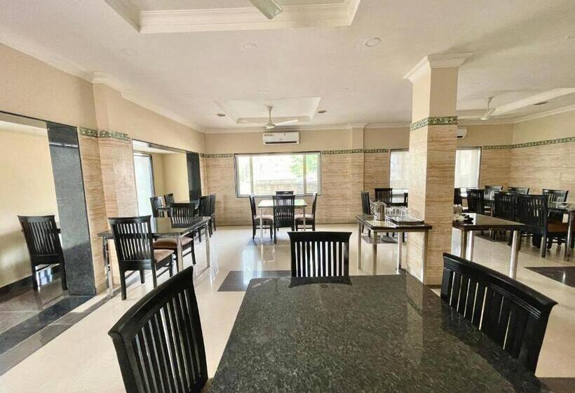 Номер Superior, Rockbay ! Puri, Swimming Pool Lift And Parking Facility Near Sea Beach & Temple Breakfast Included