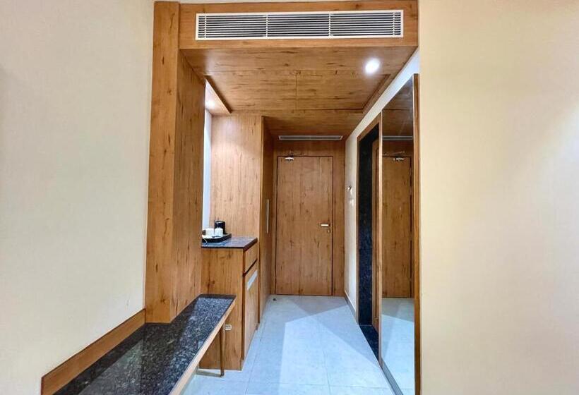 Трежместный Номер Economy, Rockbay ! Puri, Swimming Pool Lift And Parking Facility Near Sea Beach & Temple Breakfast Included