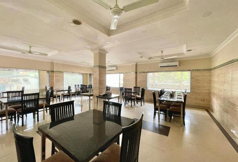 Номер Superior, Rockbay ! Puri, Swimming Pool Lift And Parking Facility Near Sea Beach & Temple Breakfast Included