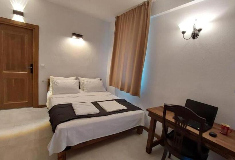 Номер Стандарт Вид на Сад, Seron Mountain House