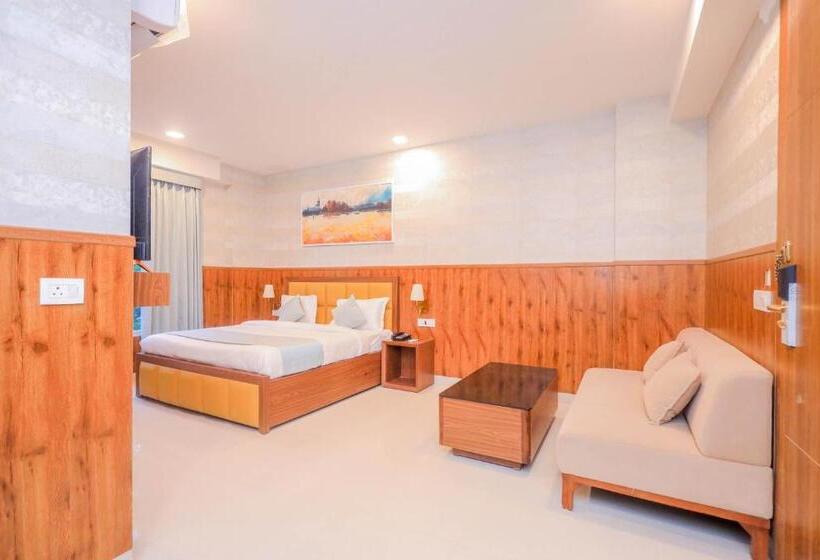 اتاق لوکس با تخت بزرگ, Clay Inn Hotel, Sohna Road, Sector 49, Gurugram