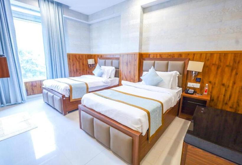 اتاق لوکس, Clay Inn Hotel, Sohna Road, Sector 49, Gurugram