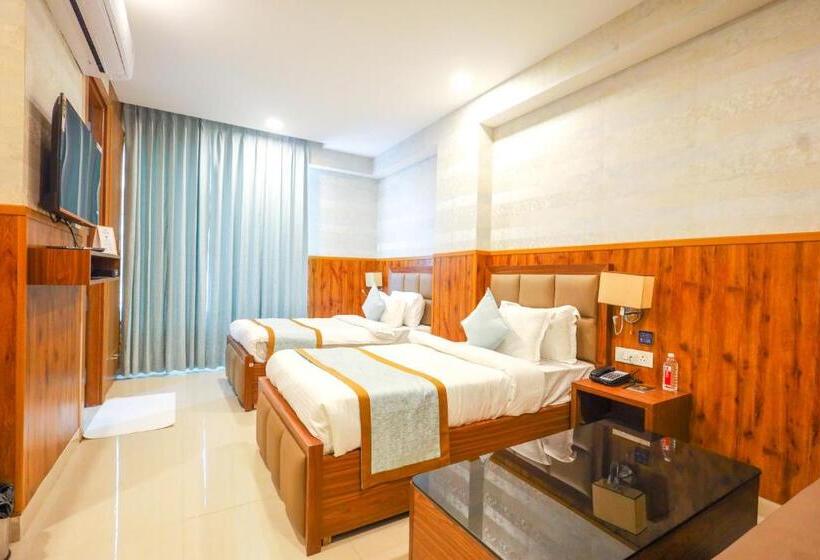 اتاق لوکس, Clay Inn Hotel, Sohna Road, Sector 49, Gurugram