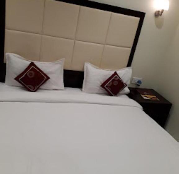 Номер Deluxe, Dev International, Chhindwara