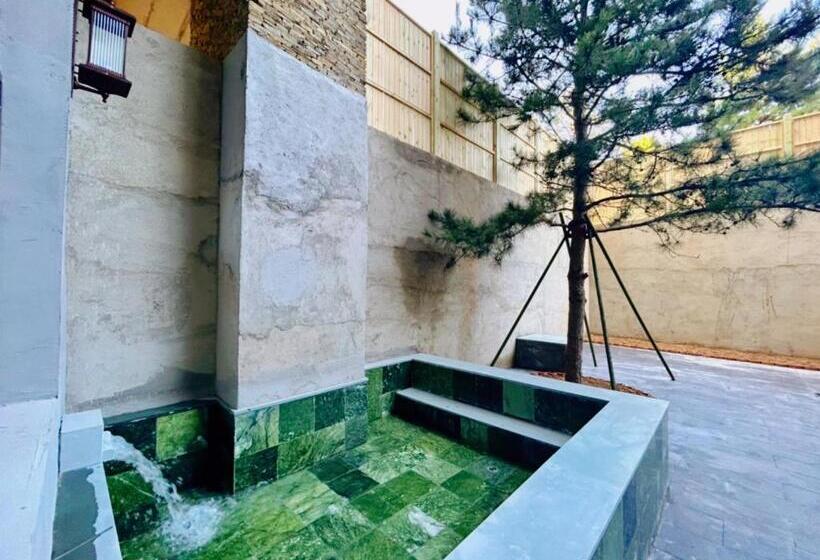 Люкс, Rainbow Valley Hot Spring