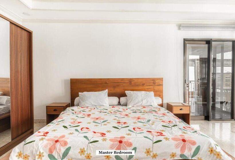 Номер Deluxe с Балконом, Large Room With Pool Walking Distance To Beach