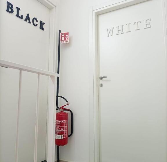 싱글 디럭스 룸, Newhouse Rooms Black & White