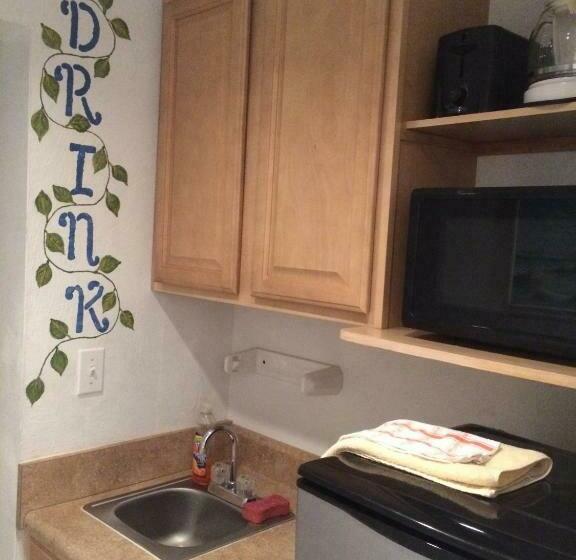 标准工作室, Angie's Guest Cottage
