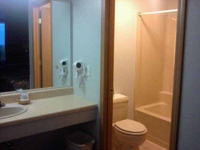 디럭스 룸, Quail's Nest Inn & Suites