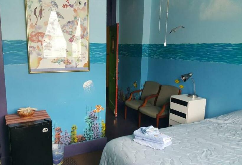 Семейный Номер, The Pirate Haus Inn