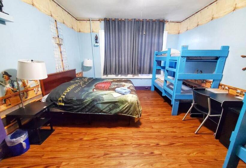 Семейный Номер, The Pirate Haus Inn