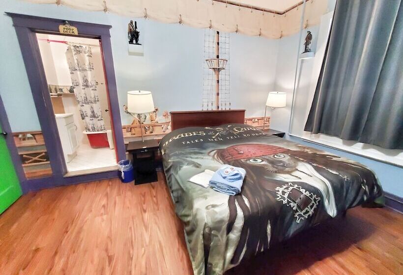 Семейный Номер, The Pirate Haus Inn