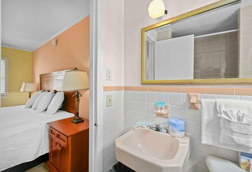 キングサイズベッドのスタンダードルーム, Madison Beach Motel