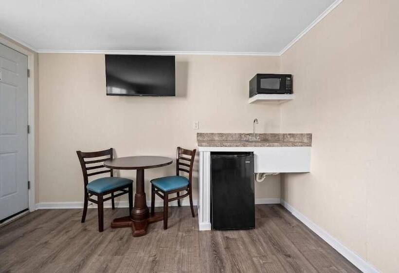 デラックススイート, Madison Beach Motel