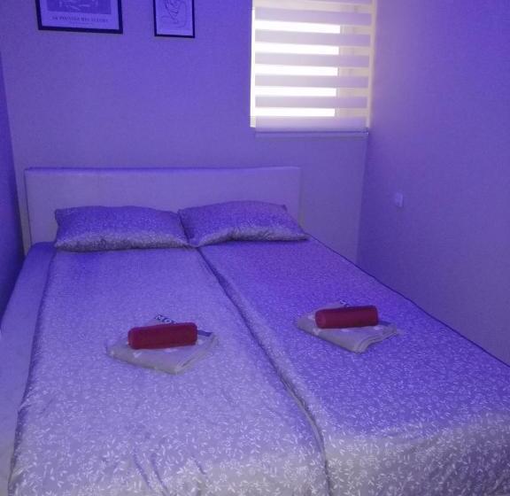 اتاق لوکس, Blue Carpet Rooms