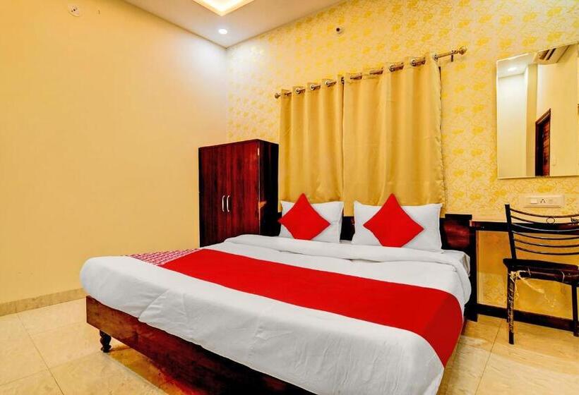Трехместный Номер Классика, Oyo Hotel Darshini
