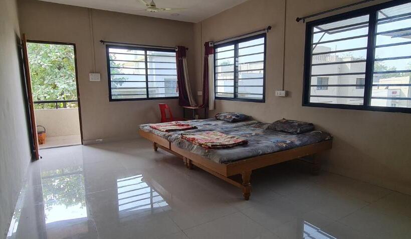 اتاق لوکس, Galaxy Residency