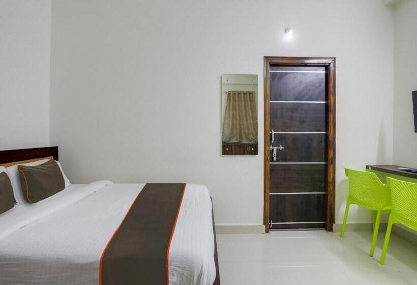 اتاق کلاسیک سه تخته, Collection O Svs Grand Guest House