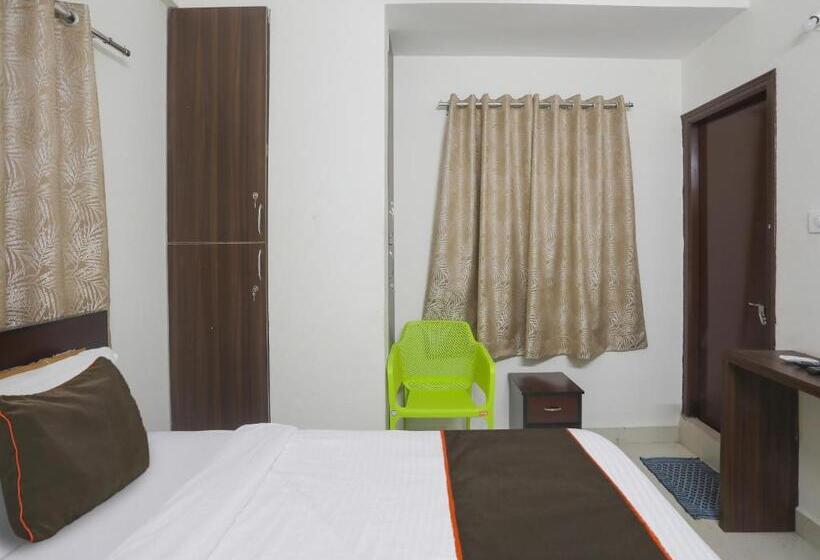 اتاق کلاسیک سه تخته, Collection O Svs Grand Guest House