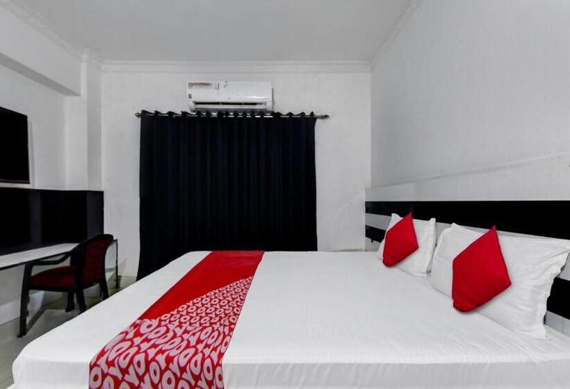 غرفة كلاسيكية ثلاثية, Super Oyo Aruna Banquet And Guest House