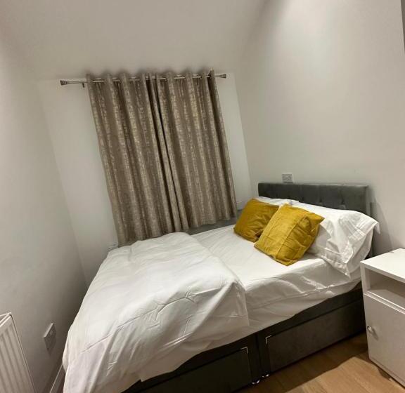 Студия Deluxe, Keedonwood Road Bromley, Rooms With Free Wifi