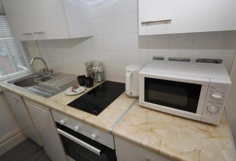 استودیوی استاندارد, Barton Beachside Apartments   Free Parking, Modern Chic, Central Beach Location, Some Sea Views   Fa