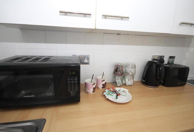 استودیو خانوادگی, Barton Beachside Apartments   Free Parking, Modern Chic, Central Beach Location, Some Sea Views   Fa