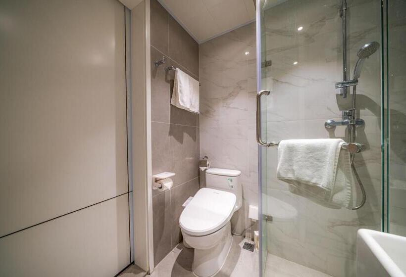 استودیوی سوپریور, Boston Executive Apartments