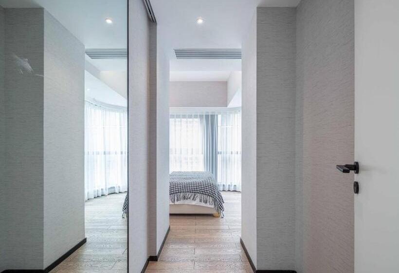 استودیوی سوپریور, Boston Executive Apartments