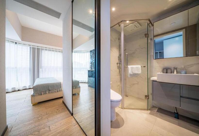 استودیوی سوپریور, Boston Executive Apartments
