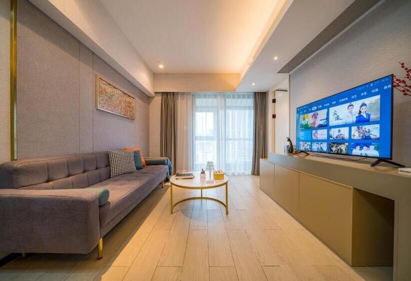 استودیوی سوپریور, Boston Executive Apartments