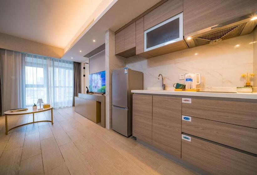 استودیوی سوپریور, Boston Executive Apartments