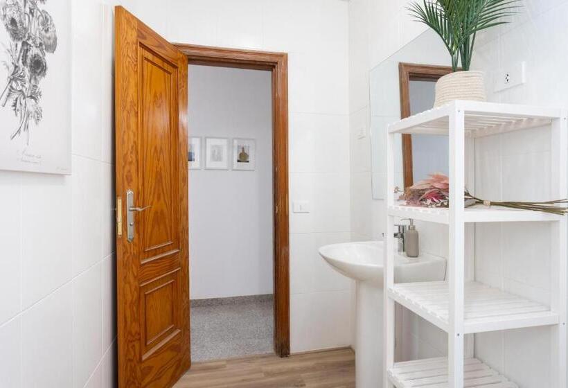 اتاق لوکس با بالکن, Eden Rentals 102 Surfy Stylish Bed&coffee Balcony