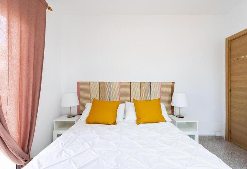 اتاق لوکس با بالکن, Eden Rentals 102 Surfy Stylish Bed&coffee Balcony