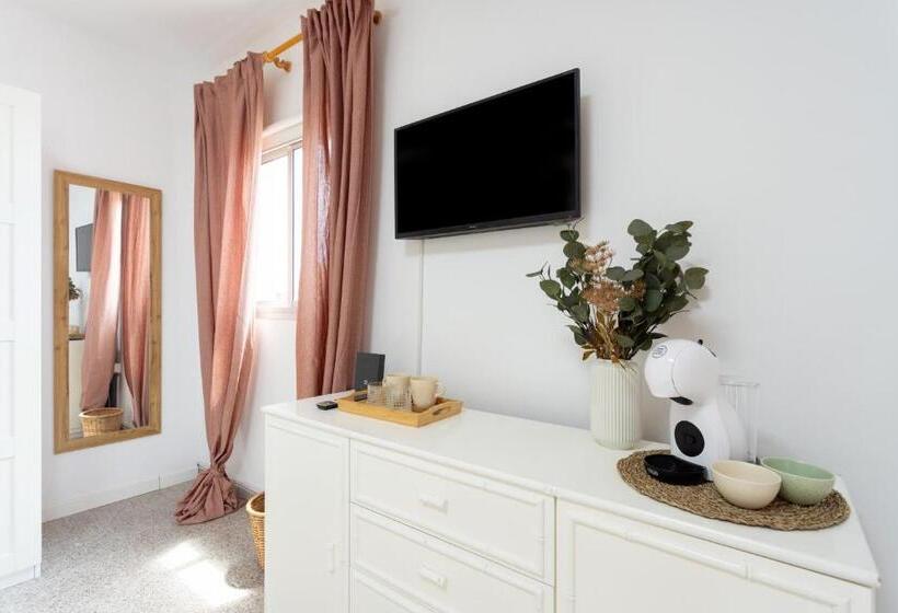 اتاق لوکس با بالکن, Eden Rentals 102 Surfy Stylish Bed&coffee Balcony