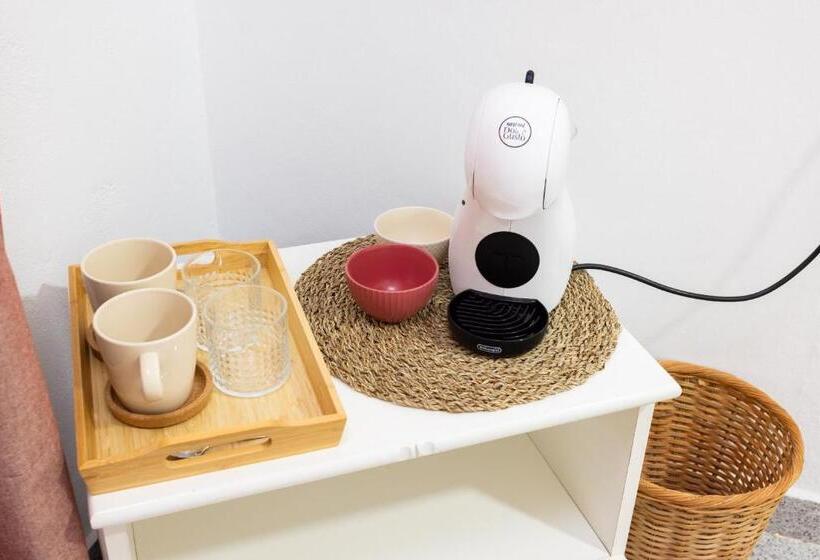 اتاق لوکس, Eden Rentals 105 Surfy Stylish Bed&coffee Room
