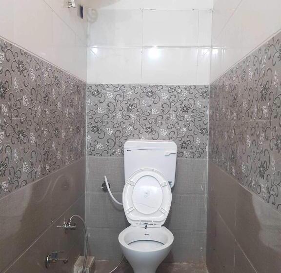 اتاق کلاسیک سه تخته, Oyo Flagship 81224 Hotel Stars