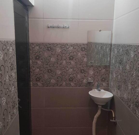 اتاق کلاسیک سه تخته, Oyo Flagship 81224 Hotel Stars