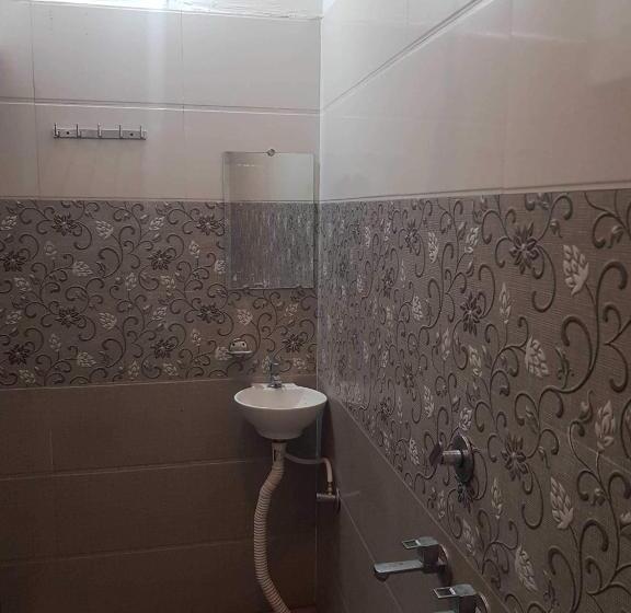 اتاق کلاسیک سه تخته, Oyo Flagship 81224 Hotel Stars