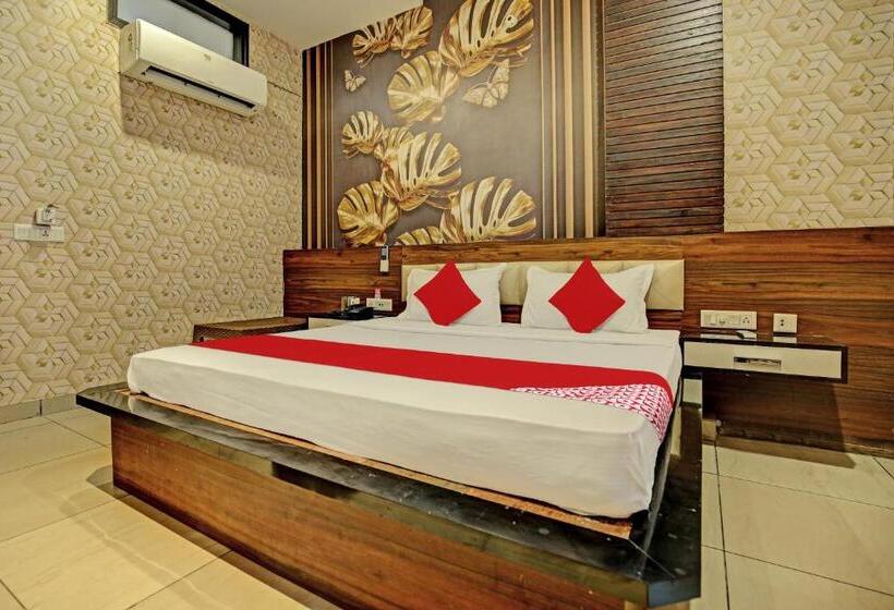 اتاق کلاسیک سه تخته, Oyo Flagship 81231 Hotel Seven