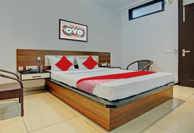 اتاق کلاسیک سه تخته, Oyo Flagship 81231 Hotel Seven