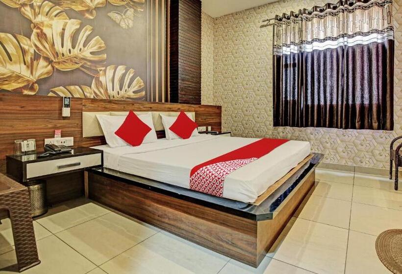 اتاق کلاسیک سه تخته, Oyo Flagship 81231 Hotel Seven